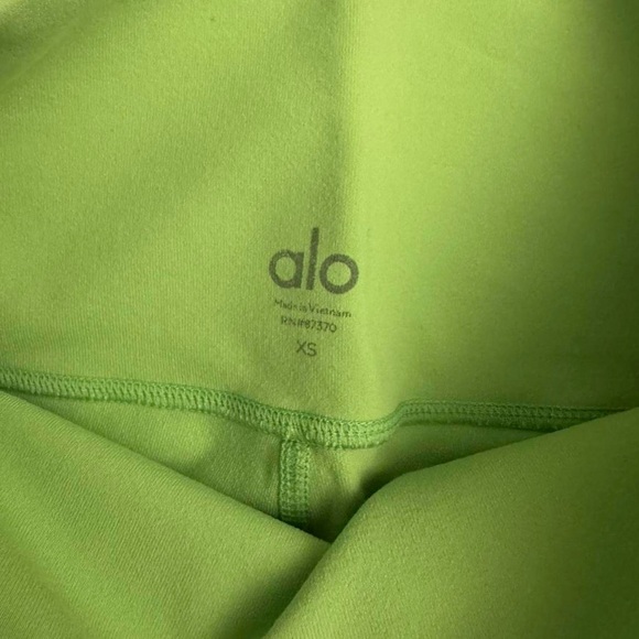 ALO Yoga Lime Activewear Set Ribbed Bra and Bike Shorts - Picture 2 of 4